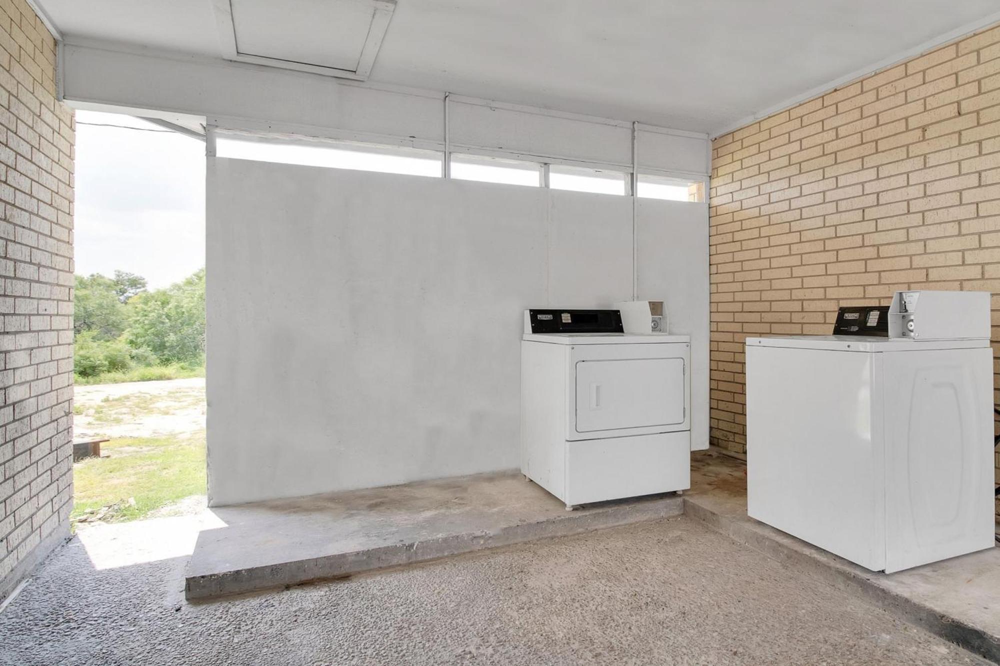 Three Rivers Executive Inn & Suites By Oyo Eksteriør bilde