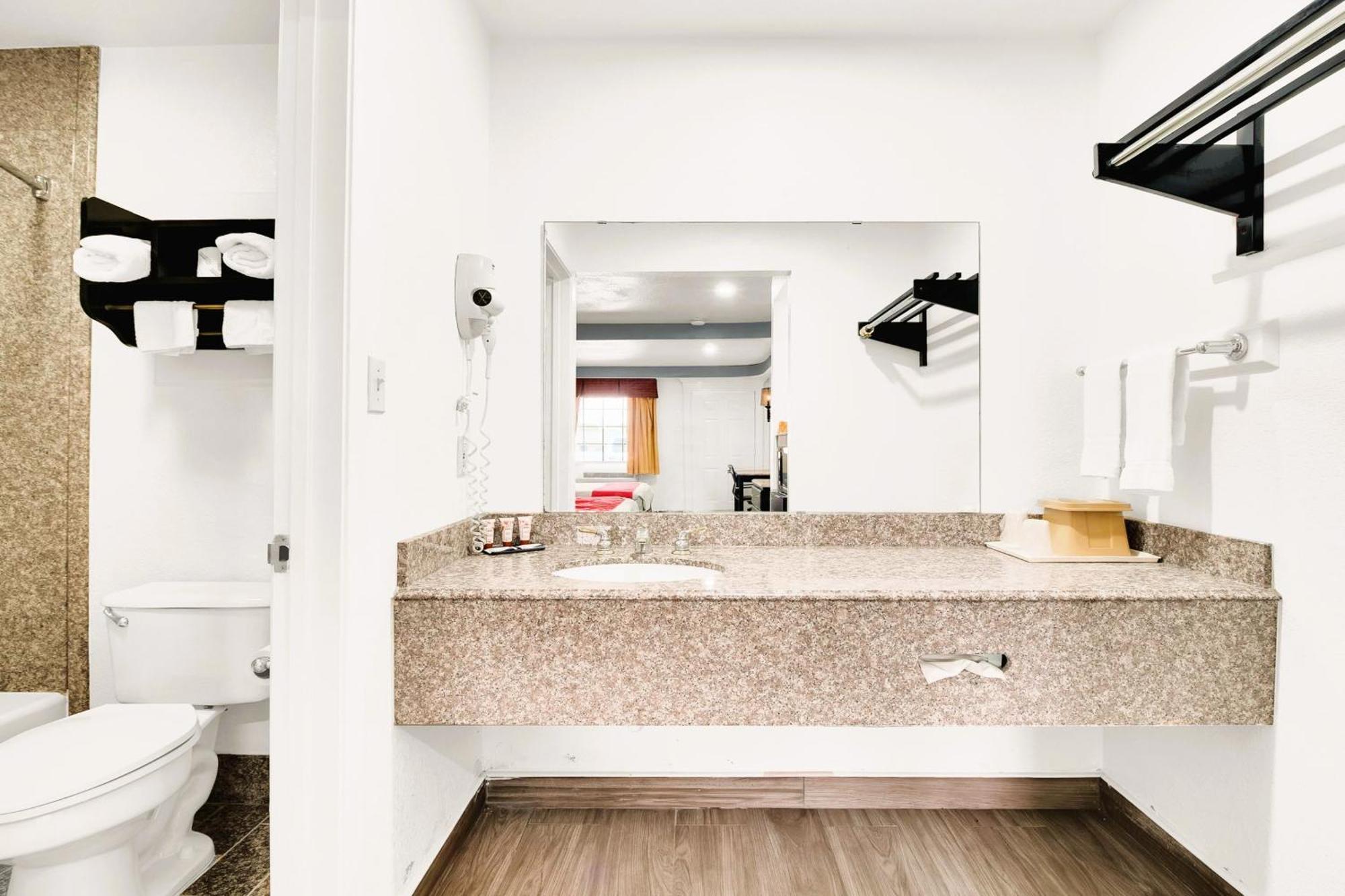Three Rivers Executive Inn & Suites By Oyo Eksteriør bilde